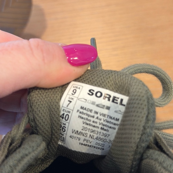 Sorel Women's Olive Green Lace Up Sneakers Women’s Size 9 - Picture 3 of 3